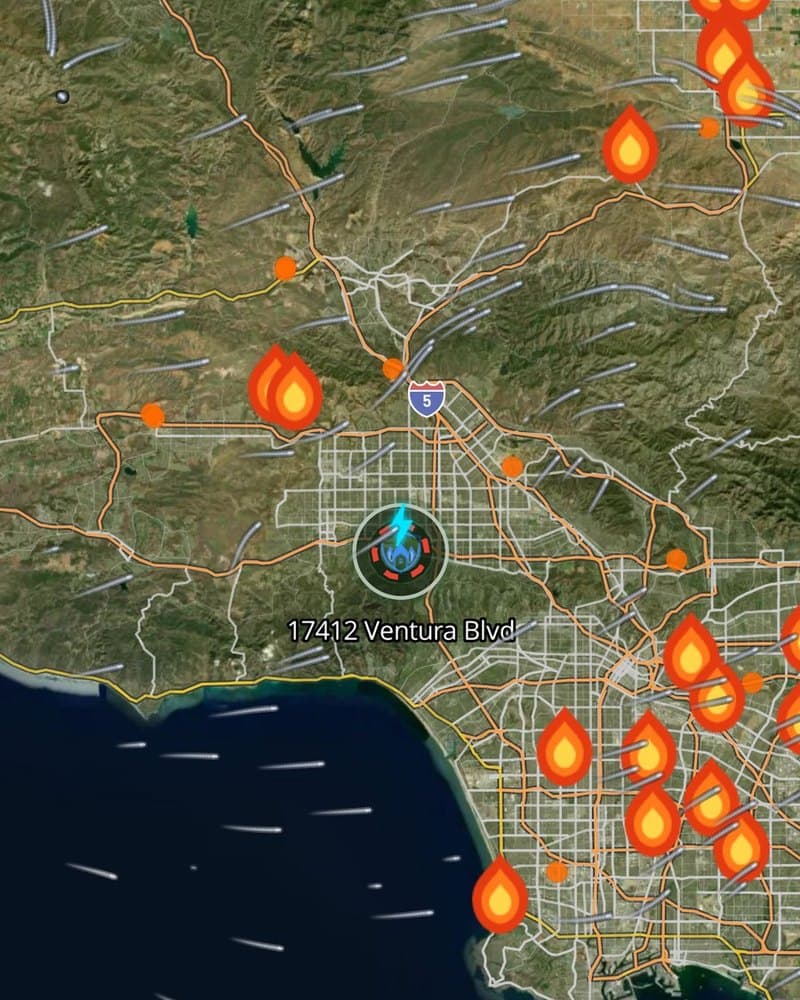 Live wildfire map showing active fires and wind around a protected property